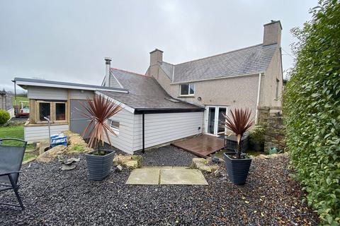 5 bedroom semi-detached house for sale