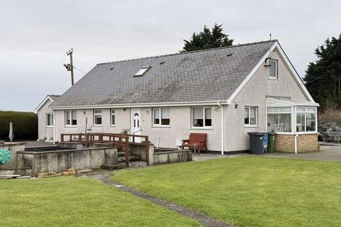 Cerrigceinwen, Bodorgan, LL62 2 bed bungalow for sale