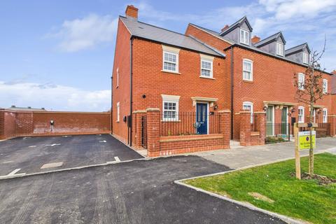 Carlisle Avenue, Towcester, NN12 3 bed end of terrace house for sale