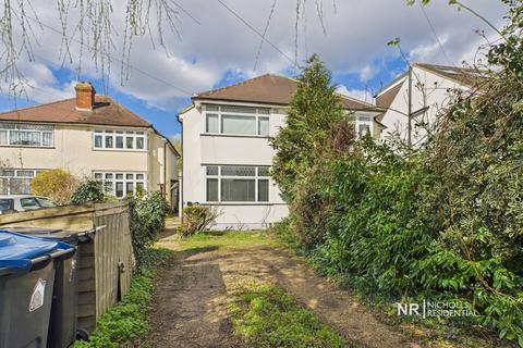 Fullers Way South, Chessington... 2 bed semi