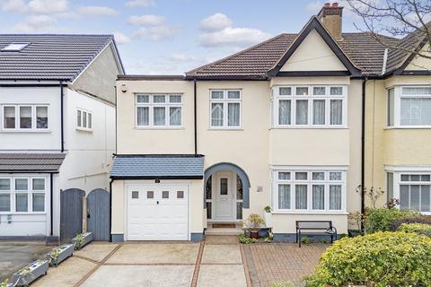 Highfield Road, Hornchurch, RM12 5 bed semi