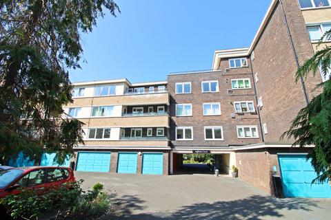 Wickham Road, Beckenham, BR3 2 bed flat for sale