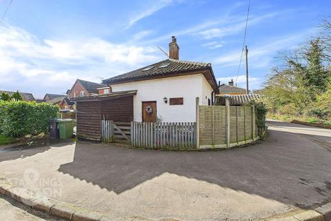 Carbrooke, Thetford 2 bed cottage for sale