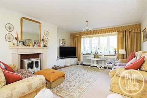 Lords Lane, Bradwell, NR31 5 bed detached house for sale