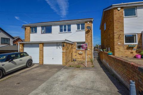 Birchlands Drive, Killamarsh... 3 bed semi