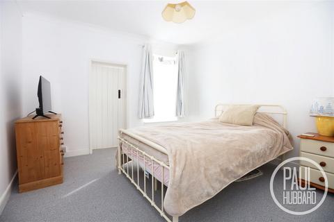London Road, Kessingland, NR33 3 bed end of terrace house for sale