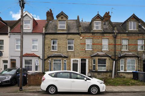 Peel Road, Wembley 2 bed flat for sale