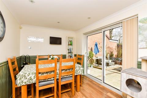 Birchwood Close, Horley, Surrey 4 bed detached house for sale