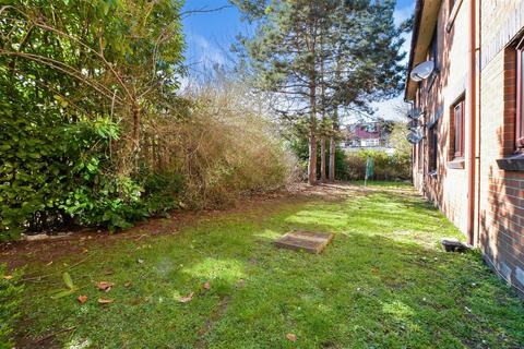 Capstan Close, Romford RM6 2 bed apartment for sale