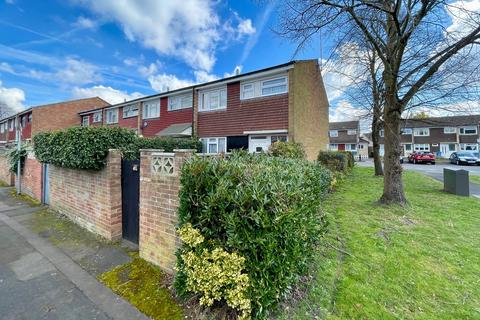 Worcester Close, FARNBOROUGH GU14 2 bed end of terrace house for sale