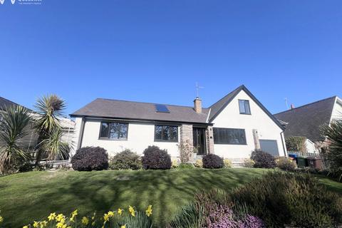 Lon Y Ffrwd, Bangor, LL57 5 bed detached bungalow for sale