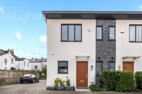 Bristol Gardens, Brighton, East... 2 bed semi