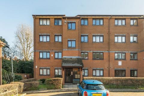 St. Benedicts Close, London SW17 2 bed flat for sale