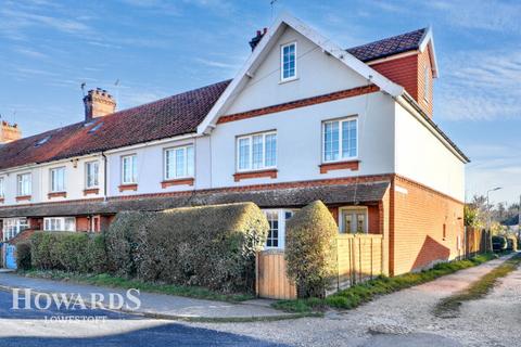 Mount Pleasant, Reydon 4 bed end of terrace house for sale