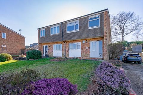 Rochester Way, East Sussex TN6 3 bed semi