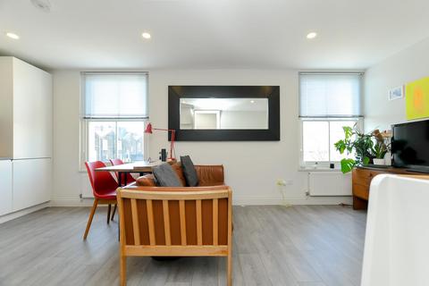 Chatsworth Road, London 1 bed flat for sale