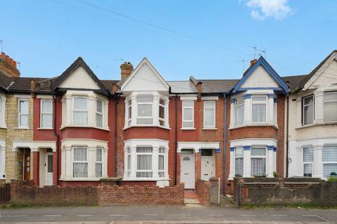 Oldfield Road, London 2 bed maisonette for sale