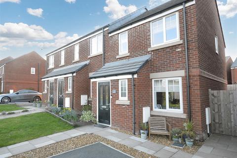 Hume Chase, Stone 2 bed end of terrace house for sale