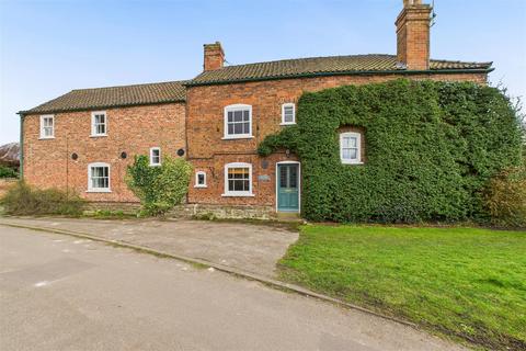 West End, Farndon, Newark 4 bed cottage for sale