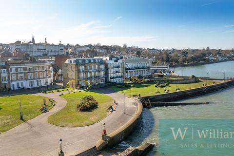 St. Thomas Street, Ryde, 2 bed flat for sale