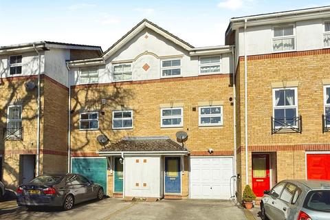 Ladys Close, Watford WD18 3 bed townhouse for sale