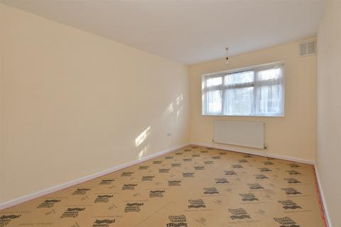Mossford Court, Ilford IG6 3 bed ground floor flat