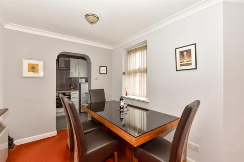 60 Edgar Road, Margate CT9 2 bed apartment for sale
