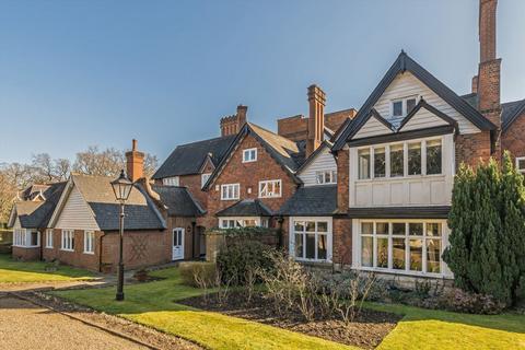Devey Close, Kingston Upon Thames KT2 3 bed flat for sale