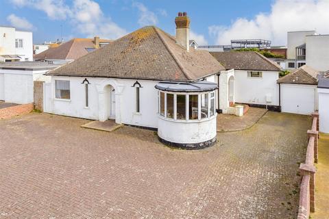 Central Avenue, Telscombe Cliffs BN10 4 bed detached bungalow for sale