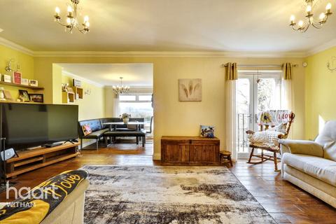 Dykes Chase, Maldon 4 bed detached house for sale