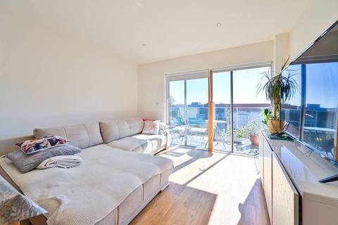 Streatham High Road, Streatham... 2 bed flat for sale