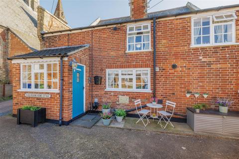 High Street, Beccles NR34 2 bed cottage for sale