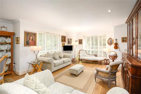 Oatlands Chase, Weybridge, Surrey, KT13 2 bed apartment for sale