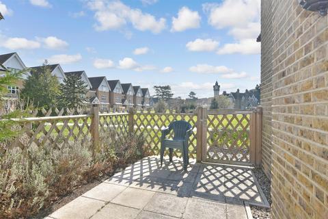 Thomas Barnardo Way, Ilford IG6 2 bed ground floor maisonette