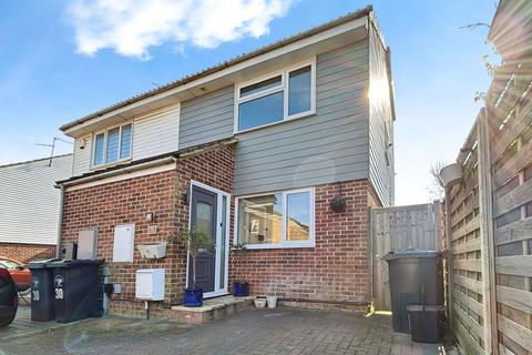 Rayfield Close, Dunmow CM6 3 bed semi