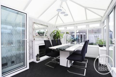 Lawrence Drive, Gunton, NR32 5 bed link detached house for sale