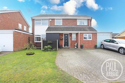 Lawrence Drive, Gunton, NR32 5 bed link detached house for sale