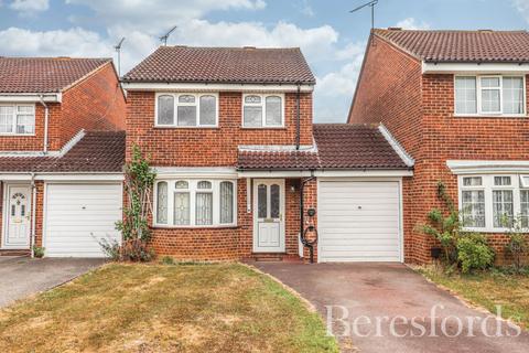 Paddock Drive, Chelmsford, CM1 3 bed link detached house for sale