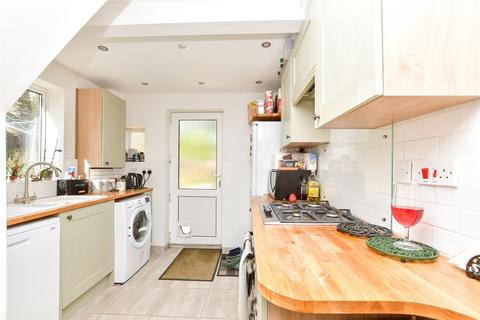 Swaylands Avenue, Crowborough TN6 2 bed semi