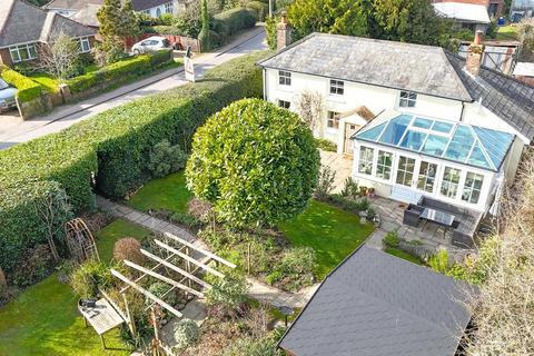 Wootton Road, Tiptoe, Lymington, SO41 3 bed cottage for sale