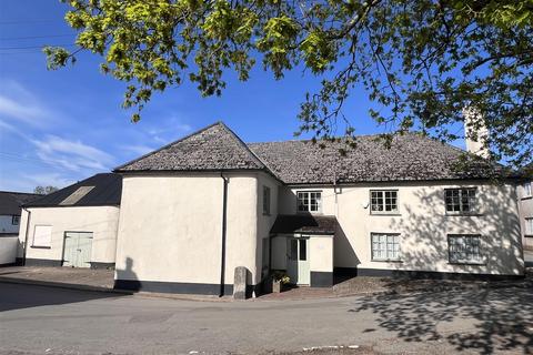5 bedroom semi-detached house for sale