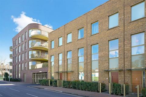 3 bedroom town house for sale