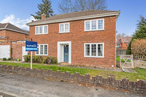 Manor Close, Bracknell, Berkshire 3 bed detached house for sale