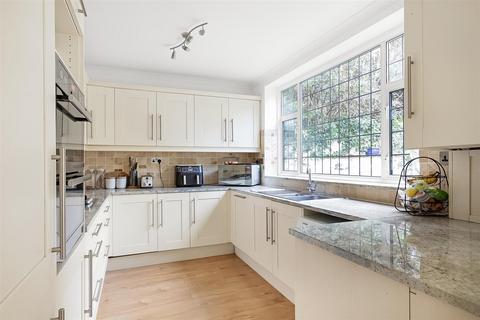 Kingsdown Avenue, South Croydon CR2 4 bed semi