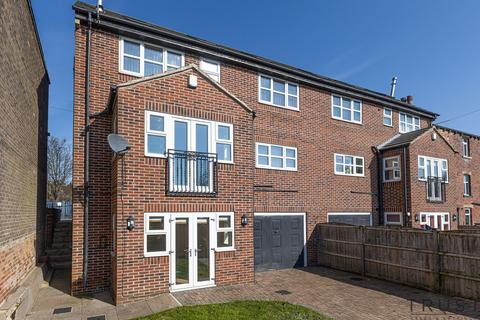 5 bedroom semi-detached house for sale