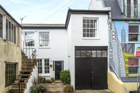 College Place, Brighton BN2 3 bed semi