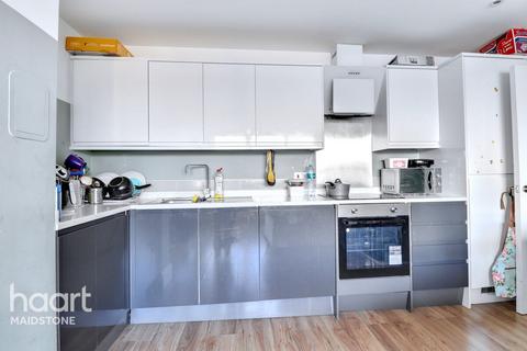 Lower Stone Street, MAIDSTONE 2 bed apartment for sale