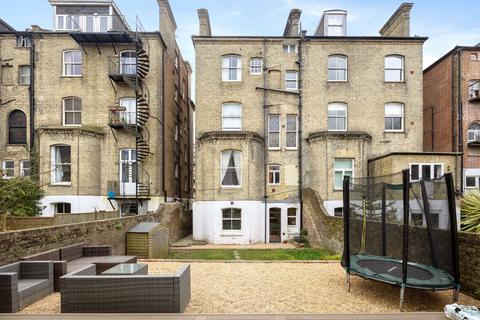 Cromwell Road, Hove, BN3 3EA 2 bed flat for sale