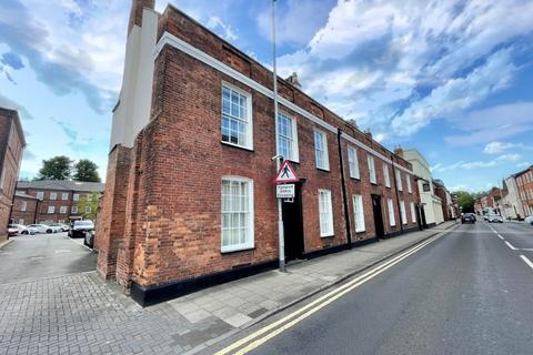 Bower House, Beatrice Court, Lichfield 2 bed apartment for sale
