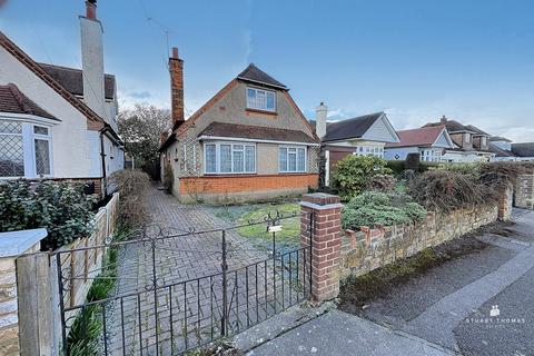 Highfield Avenue, Benfleet 3 bed chalet for sale